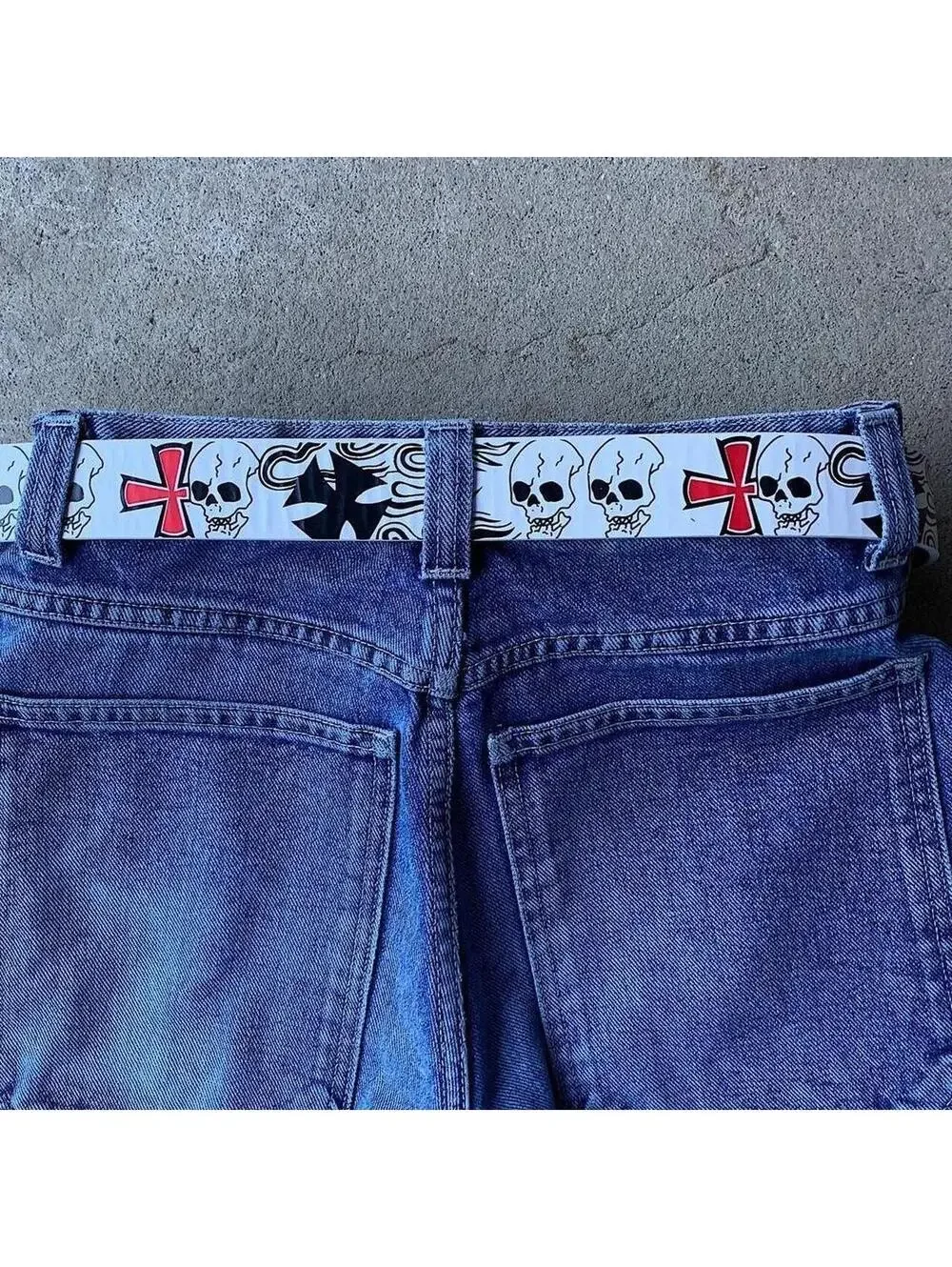 Y2k Cyber 2000s style skull grunge emo white and silver belt. Fits a 33.5-39